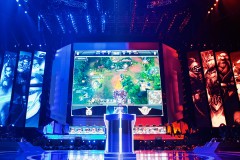 英雄联盟WASD移动引热议：角色平衡调整与操作习惯改变挑战